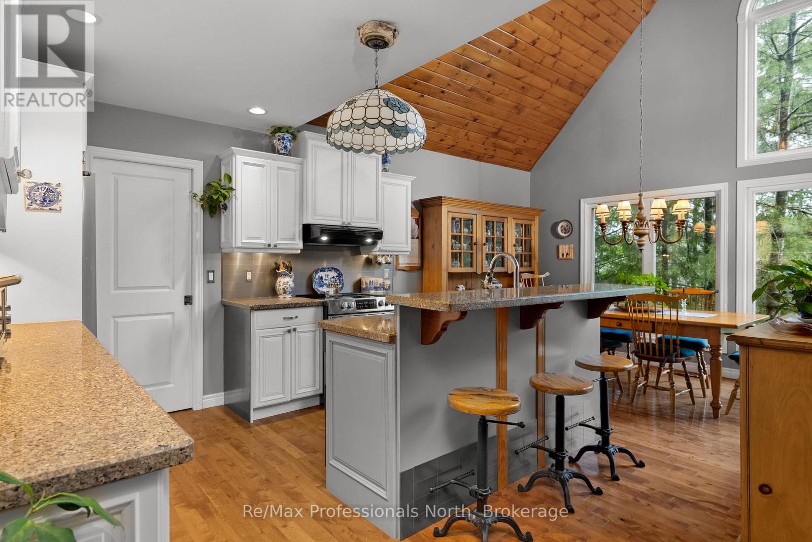 1005 Laidlaw Avenue, Gravenhurst, Ontario  L0K 2B0 - Photo 7 - X12885834