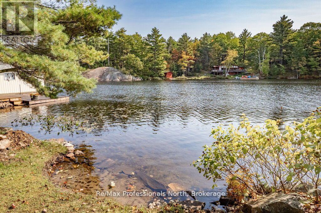 1006 Booth Lane, Gravenhurst, Ontario  P1P 1R2 - Photo 2 - X12886202