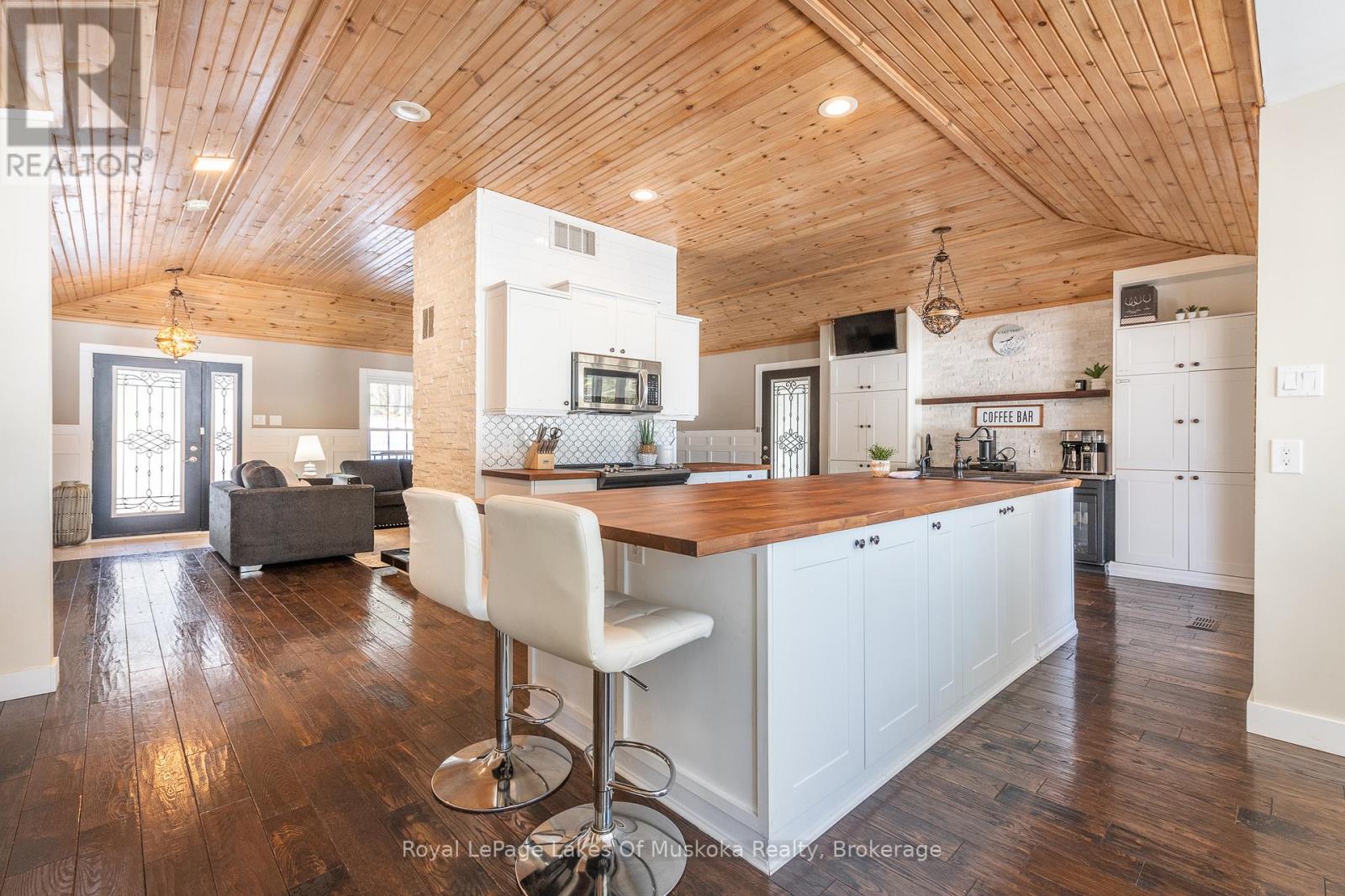 1420 Limberlost Road, Lake Of Bays, Ontario  P1H 2J6 - Photo 8 - X12890232