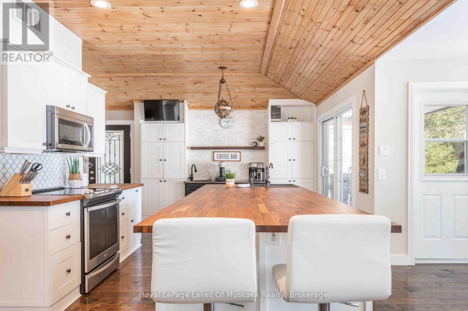 1420 Limberlost Road, Lake Of Bays, Ontario  P1H 2J6 - Photo 9 - X12890232