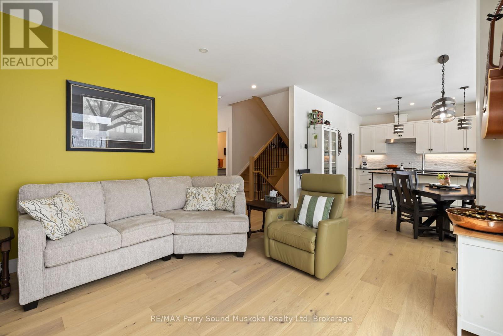 44 Dennis Drive, Parry Sound, Ontario  P2A 0E6 - Photo 10 - X12890258