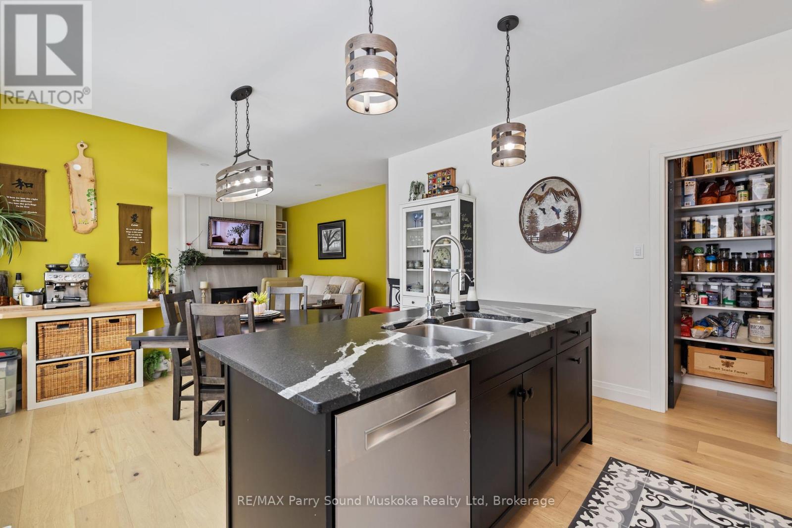 44 Dennis Drive, Parry Sound, Ontario  P2A 0E6 - Photo 7 - X12890258