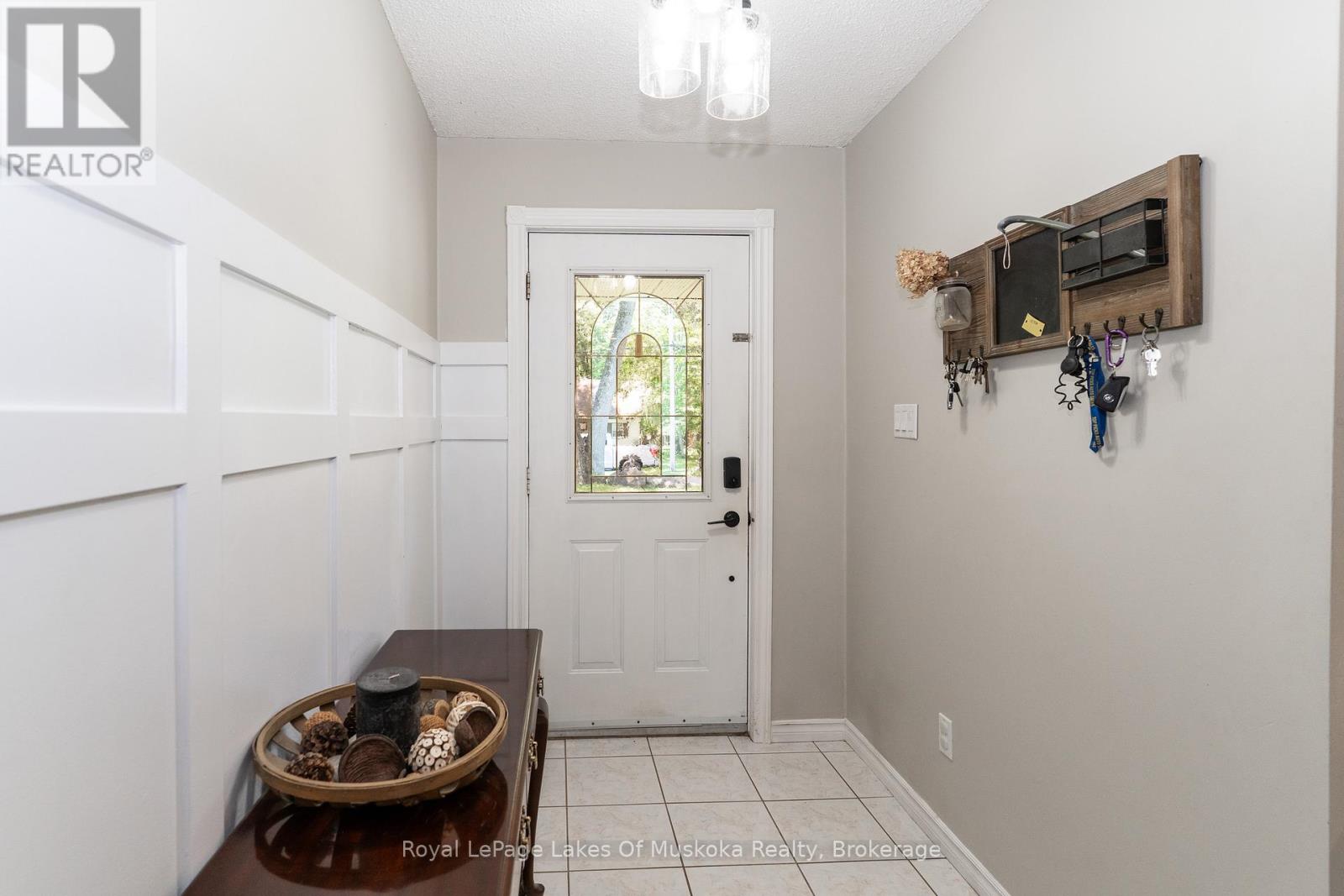 220 Alexander Street, Gravenhurst, Ontario  P1P 1A6 - Photo 4 - X12890846