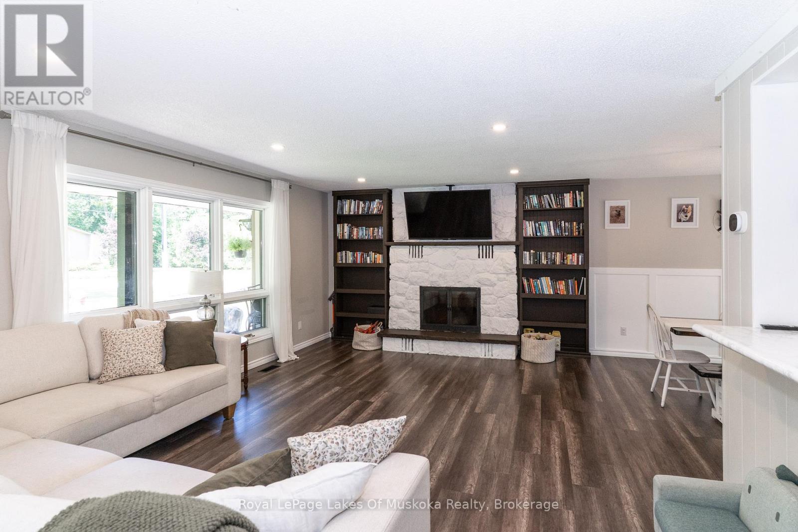 220 Alexander Street, Gravenhurst, Ontario  P1P 1A6 - Photo 7 - X12890846