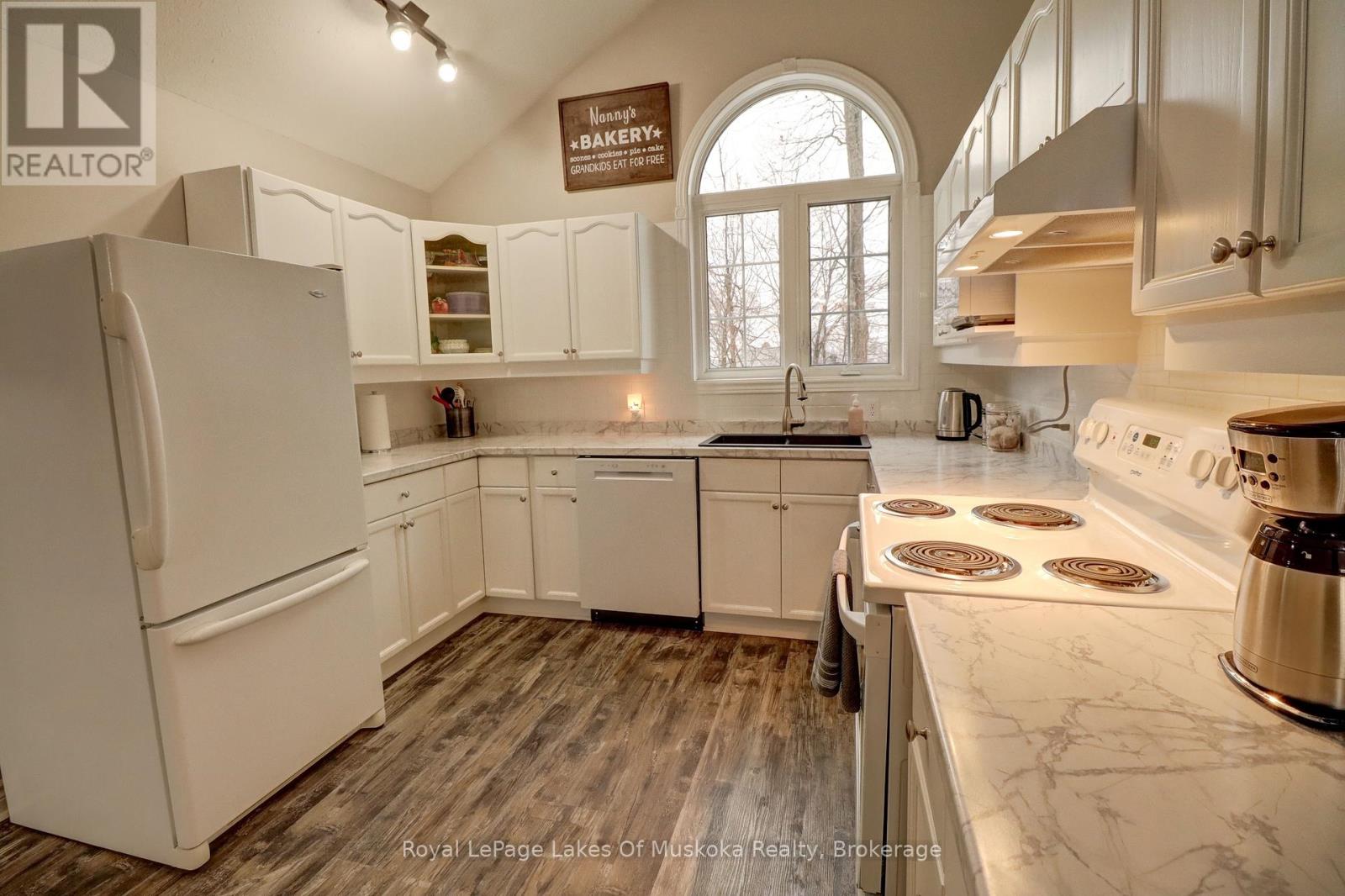 30 Shaw Crescent, Huntsville, Ontario  P1H 1T7 - Photo 14 - X12894260