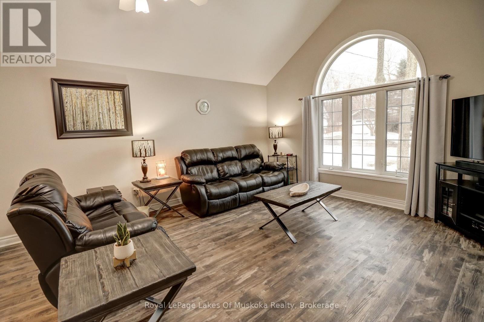 30 Shaw Crescent, Huntsville, Ontario  P1H 1T7 - Photo 6 - X12894260