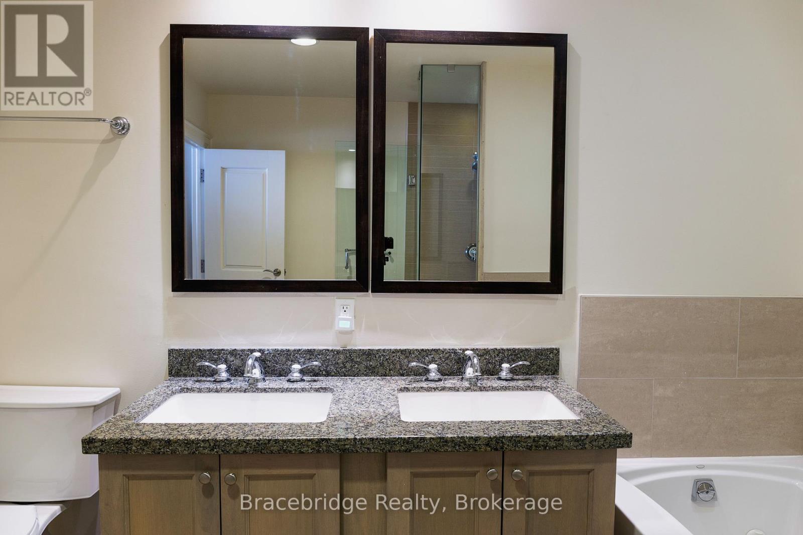 B102-A1 - 1869 Muskoka Rd 118 Highway W, Muskoka Lakes, Ontario  P1L 1W8 - Photo 19 - X12894466