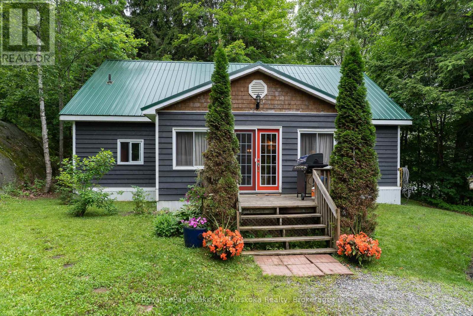 2709 Muskoka District 118 Road W, Muskoka Lakes, Ontario  P0B 1J0 - Photo 1 - X12903488