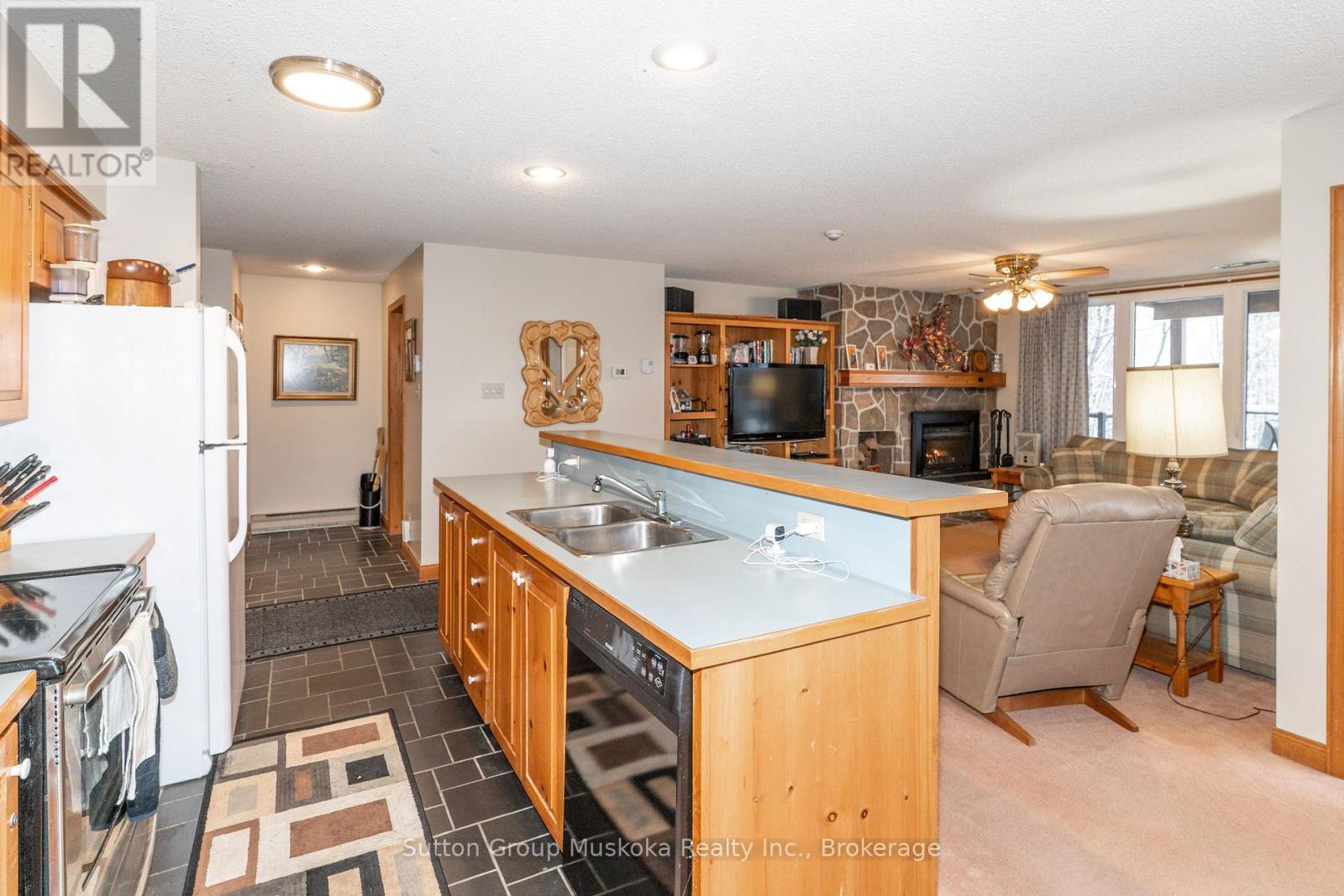 22-102 Oakridge - Deerhurst Resort Drive, Huntsville, Ontario  P1H 2E8 - Photo 5 - X12904142