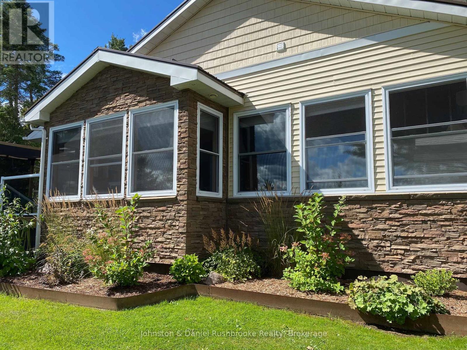 1075 Sandwood Drive, Muskoka Lakes, Ontario  P0B 1M0 - Photo 35 - X12904798