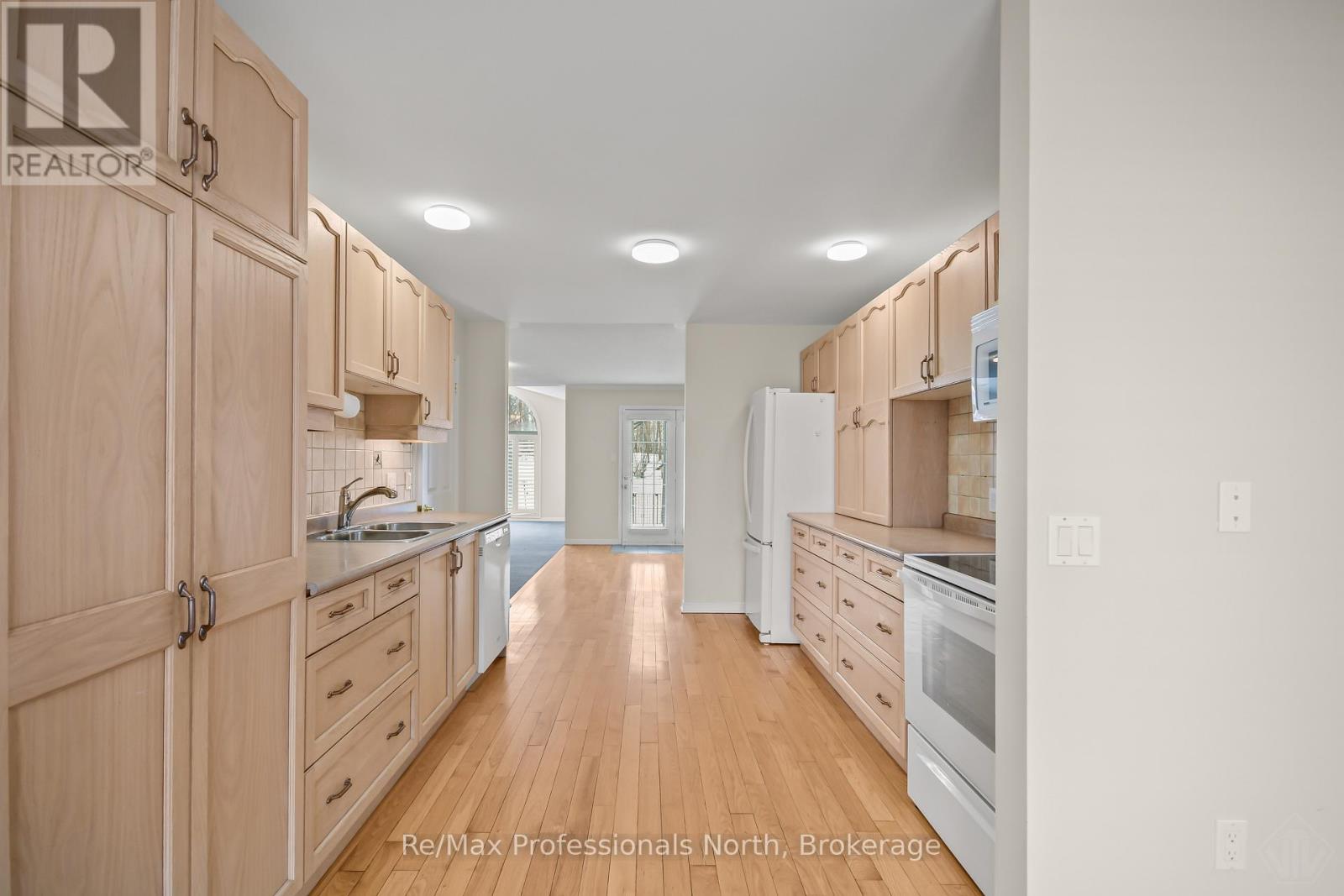 111 Pineridge Gate, Gravenhurst, Ontario  P1P 1Z2 - Photo 12 - X12906076