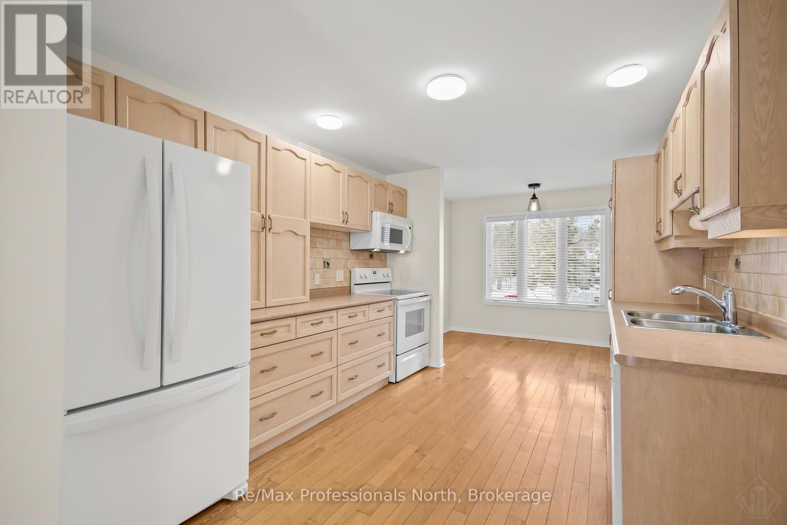 111 Pineridge Gate, Gravenhurst, Ontario  P1P 1Z2 - Photo 13 - X12906076