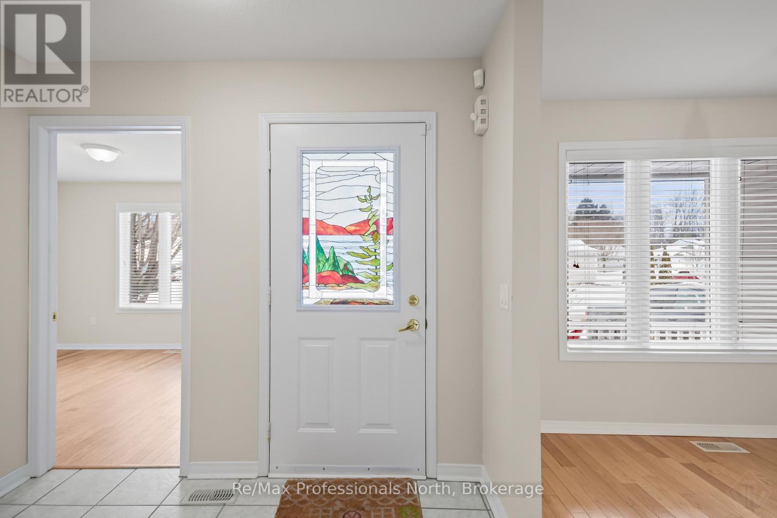 111 Pineridge Gate, Gravenhurst, Ontario  P1P 1Z2 - Photo 3 - X12906076