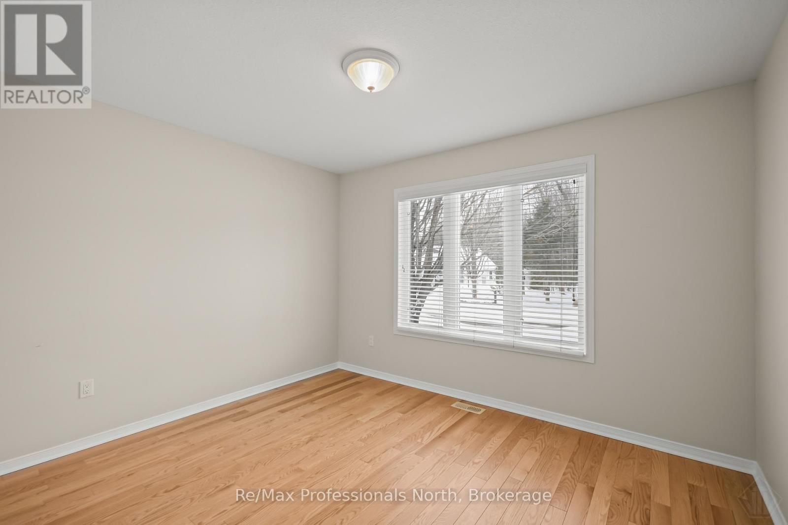 111 Pineridge Gate, Gravenhurst, Ontario  P1P 1Z2 - Photo 6 - X12906076