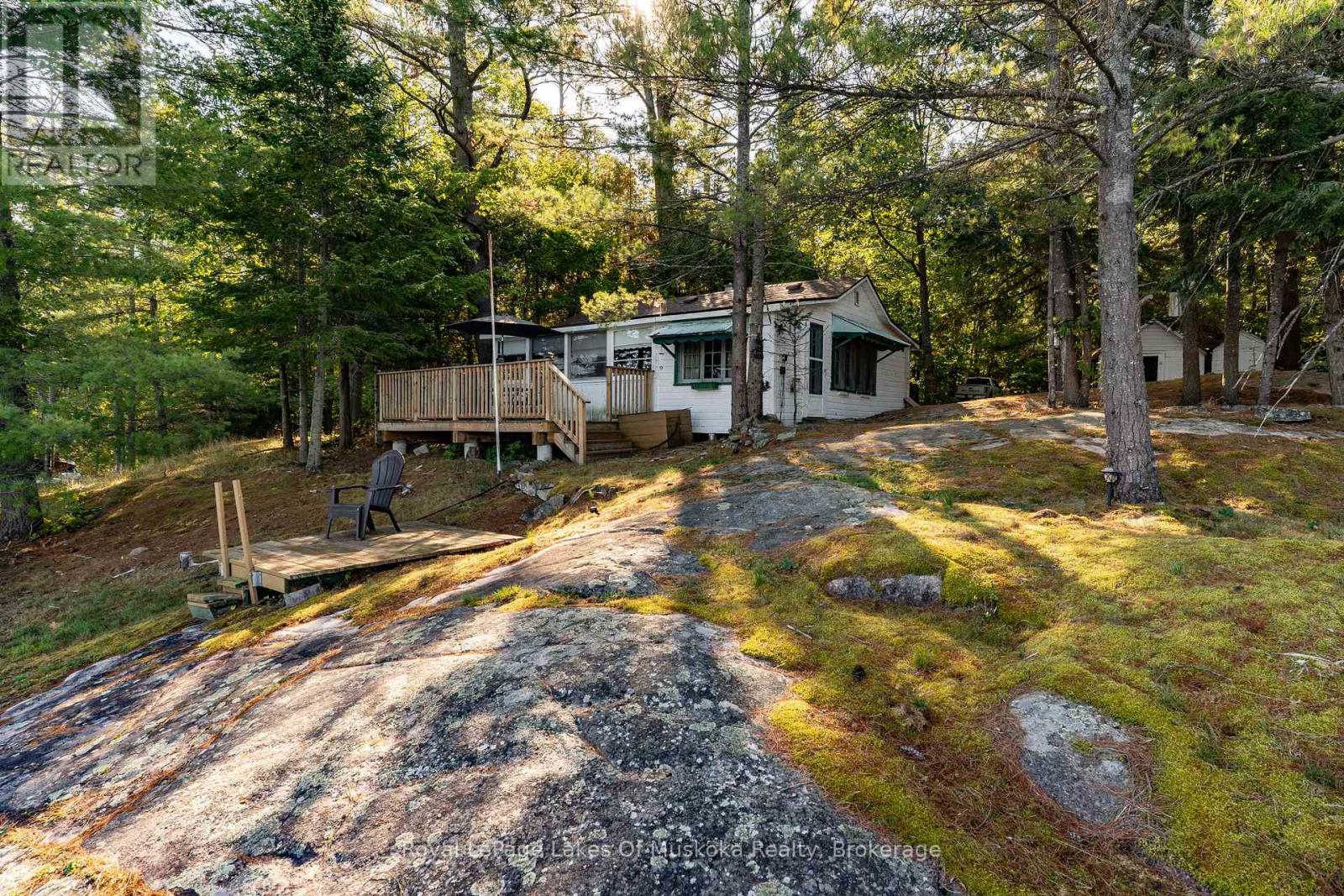 1010 Tara Lane, Gravenhurst, Ontario  P0E 1N0 - Photo 1 - X12913780