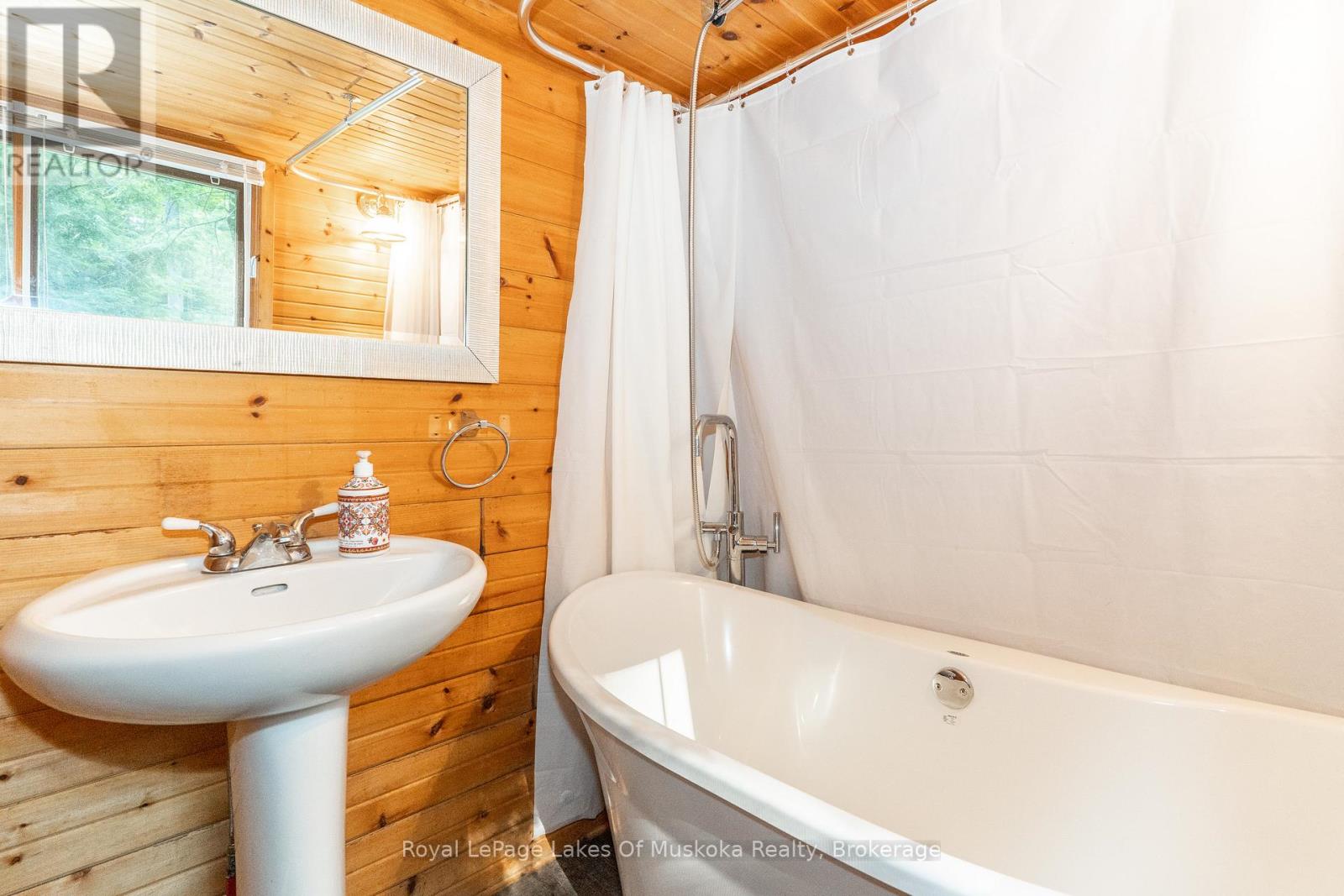 1072 Long Lake Road, Muskoka Lakes, Ontario  P0C 1A0 - Photo 14 - X12914080