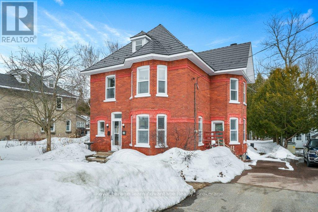 79 Gibson Street, Parry Sound, Ontario  P2A 1X4 - Photo 1 - X12916182