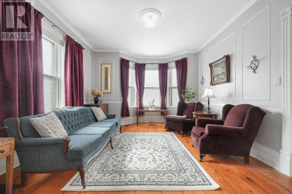 79 Gibson Street, Parry Sound, Ontario  P2A 1X4 - Photo 11 - X12916182