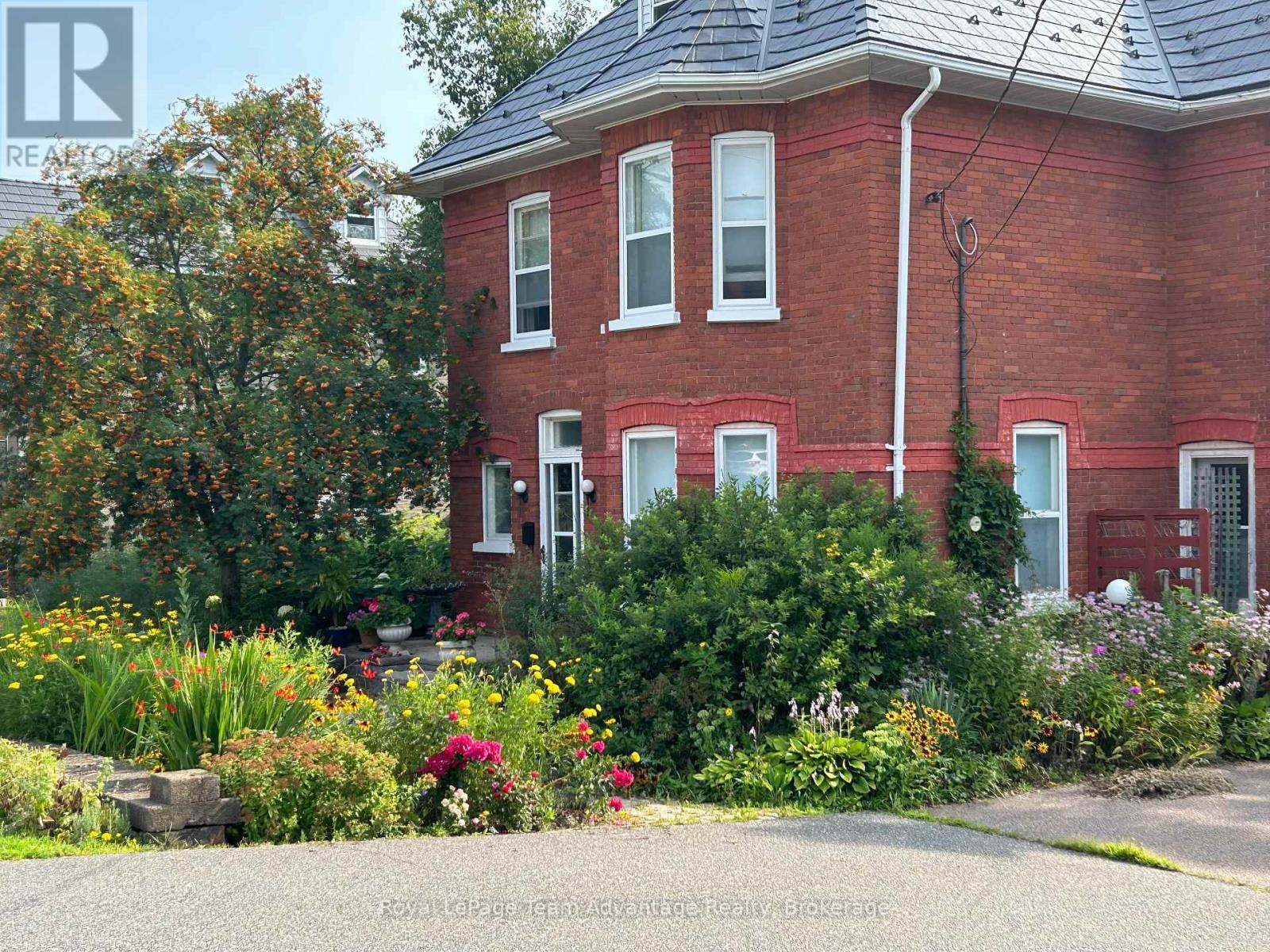 79 Gibson Street, Parry Sound, Ontario  P2A 1X4 - Photo 2 - X12916182