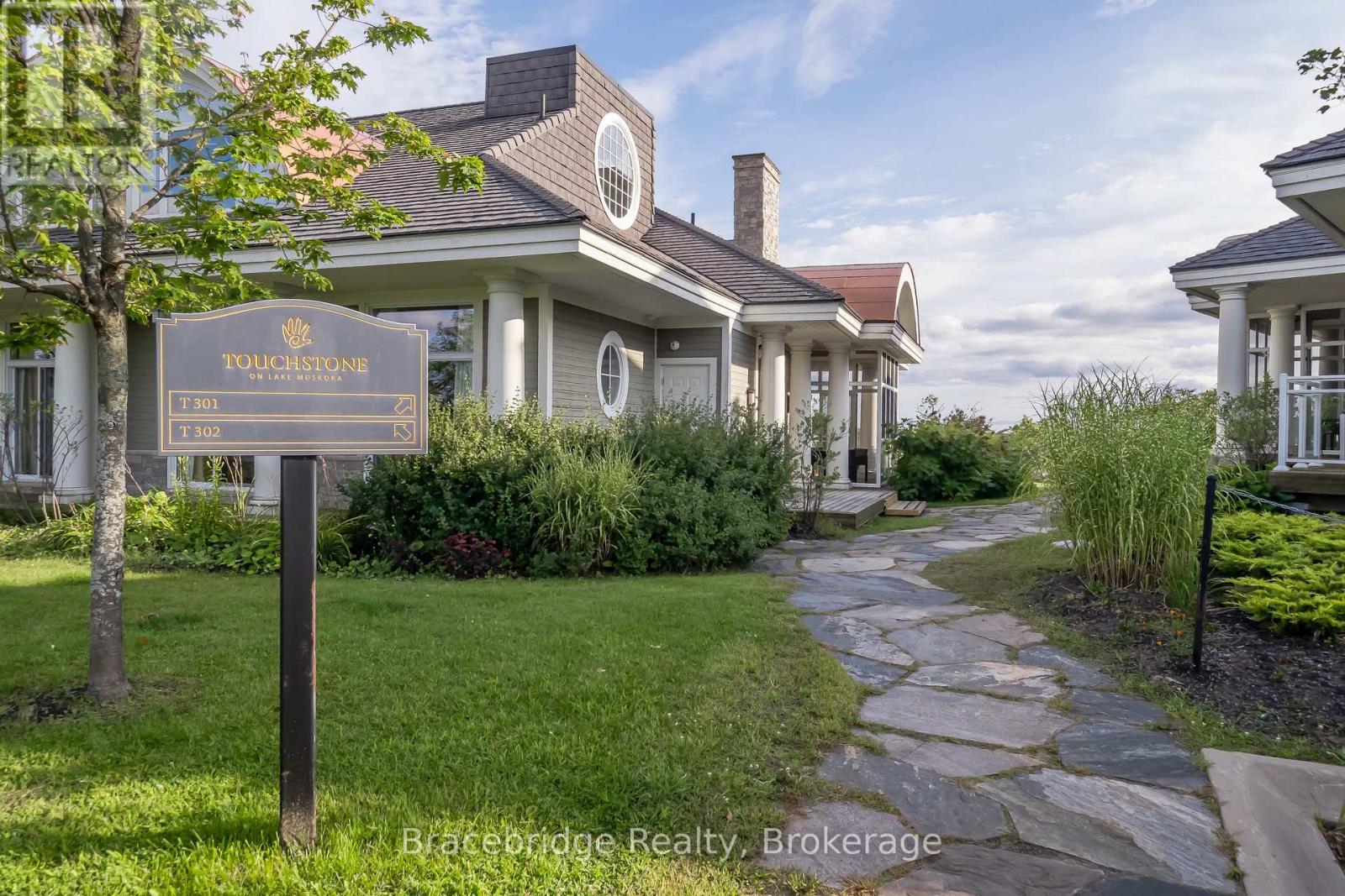 T301-C2 - 1869 Muskoka Rd 118 Highway W, Muskoka Lakes, Ontario  P1L 1W8 - Photo 3 - X12918586