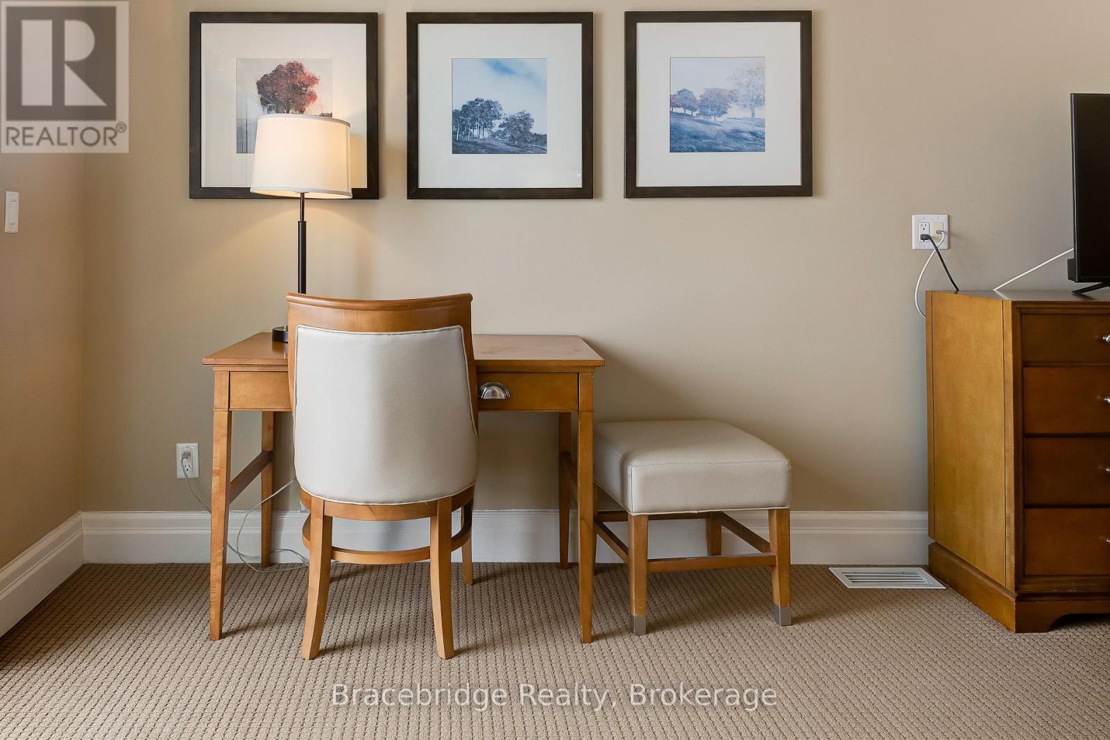 T301-C2 - 1869 Muskoka Rd 118 Highway W, Muskoka Lakes, Ontario  P1L 1W8 - Photo 5 - X12918586