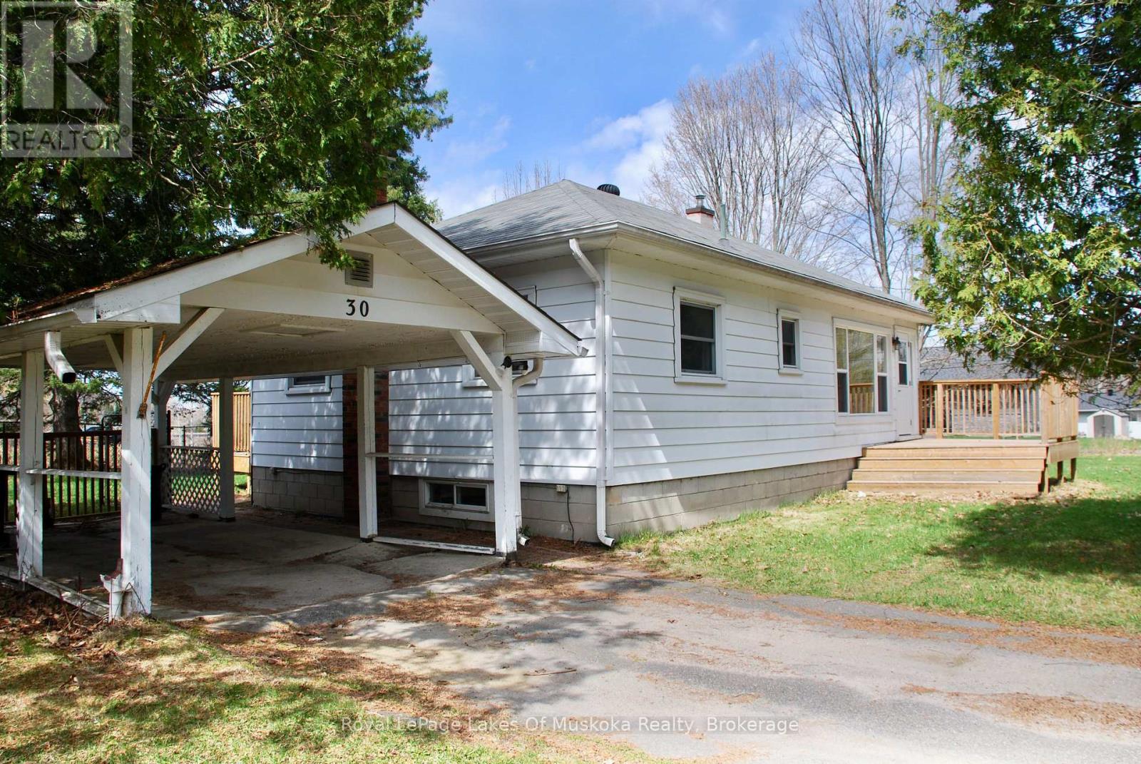 30 Kitchen Road S, Huntsville, Ontario  P1H 1Y3 - Photo 1 - X12920204