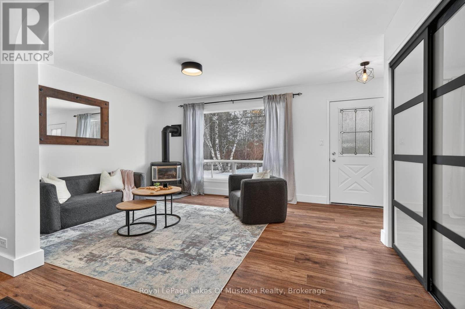 11 Silver Street, Huntsville, Ontario  P1H 1M2 - Photo 2 - X12920916