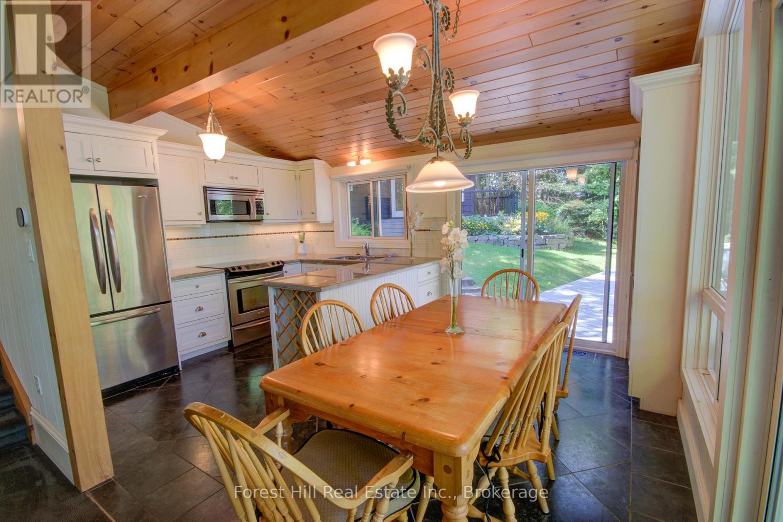 21 Lakeview Crescent, Seguin, Ontario  P2A 0B2 - Photo 14 - X12920978