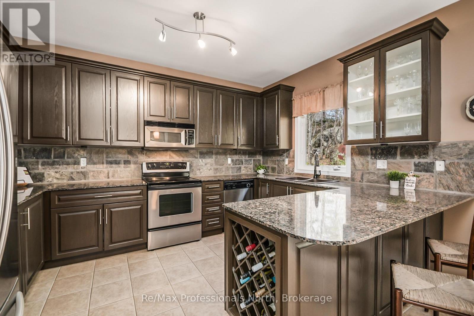 15 Muskoka Bay Boulevard, Gravenhurst, Ontario  P1P 0A1 - Photo 10 - X12924030