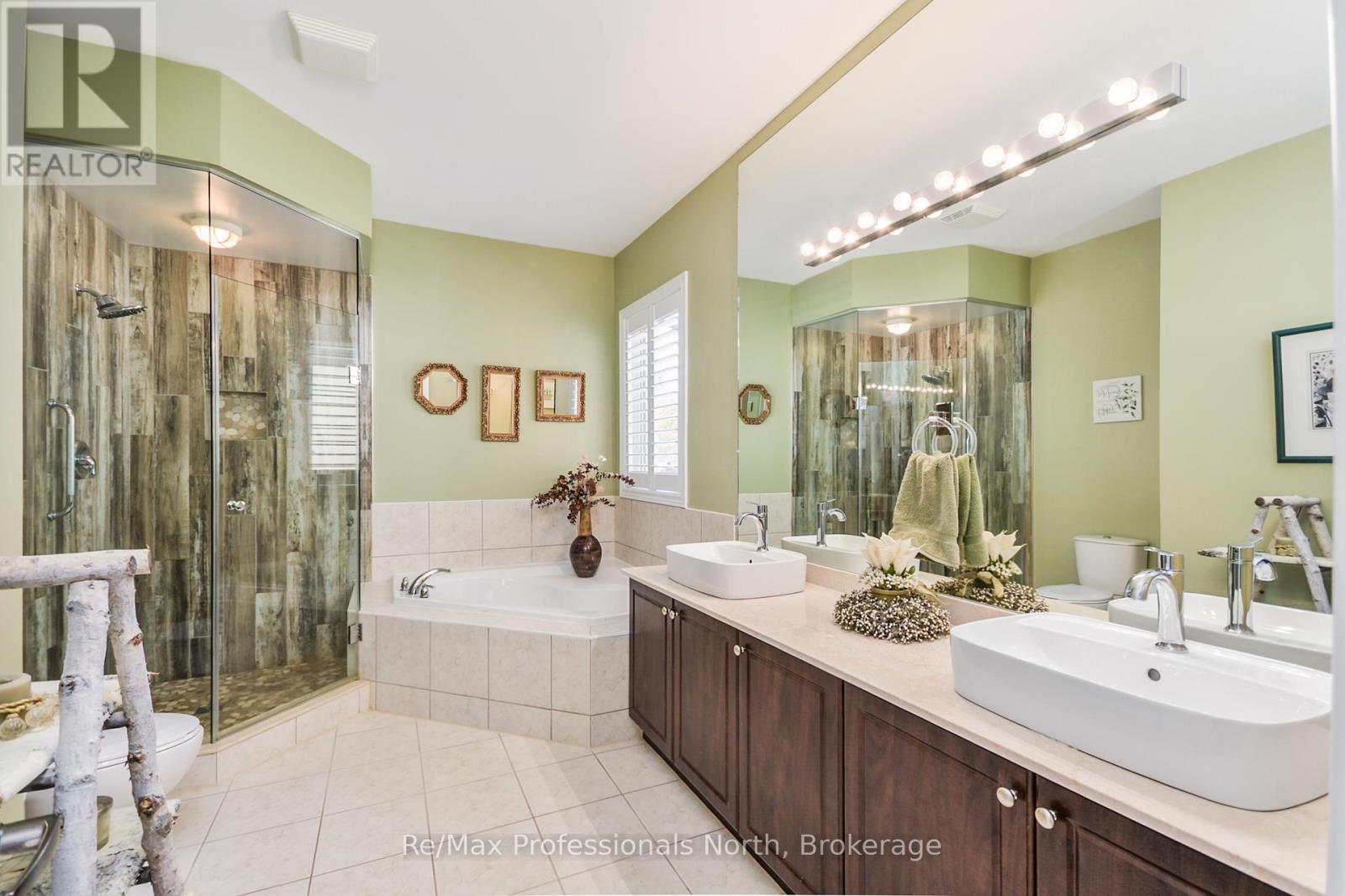 15 Muskoka Bay Boulevard, Gravenhurst, Ontario  P1P 0A1 - Photo 15 - X12924030