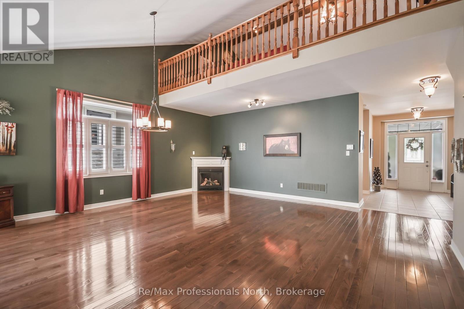 15 Muskoka Bay Boulevard, Gravenhurst, Ontario  P1P 0A1 - Photo 2 - X12924030