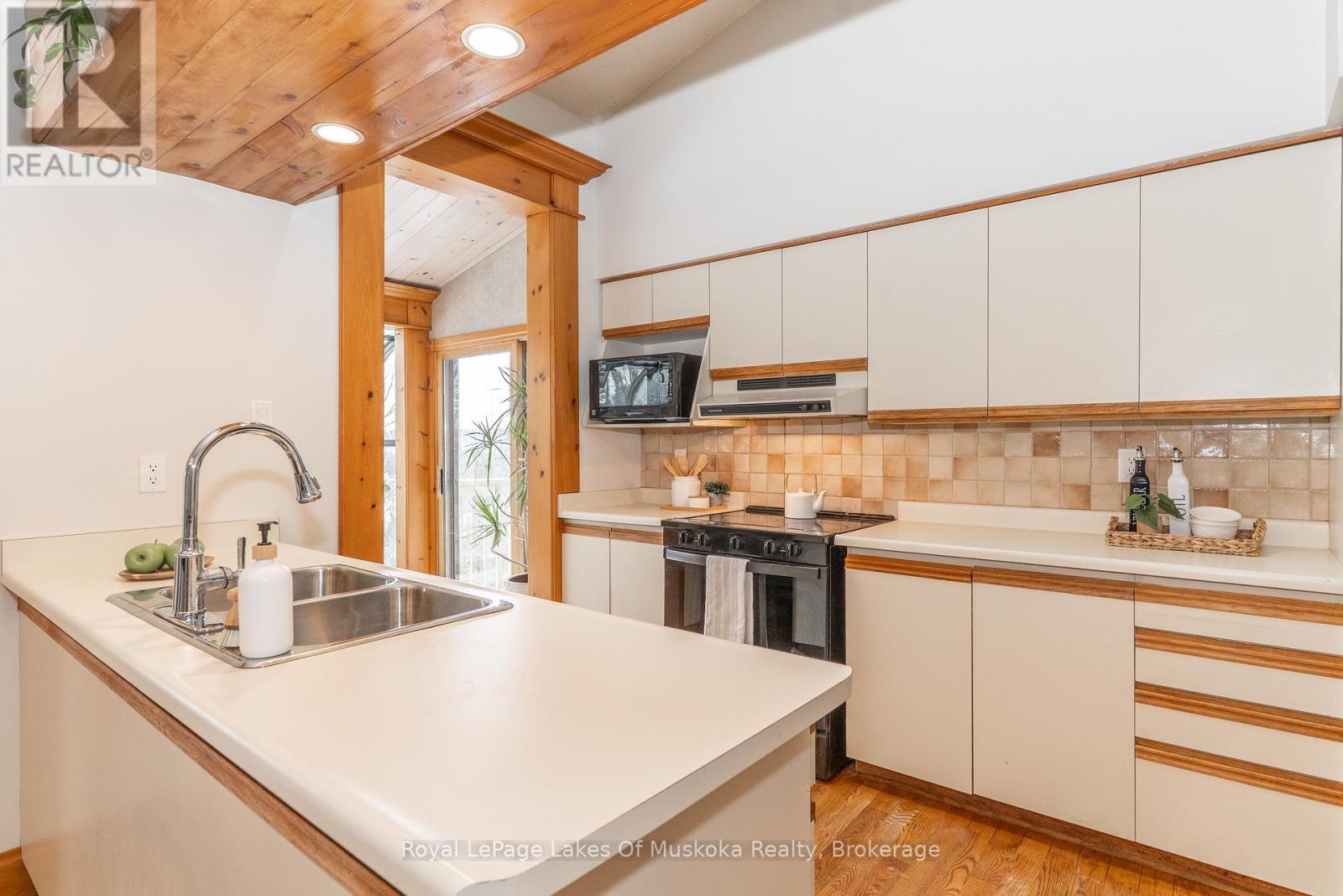 35 Westvale Drive, Bracebridge, Ontario  P1L 1B5 - Photo 12 - X12925330