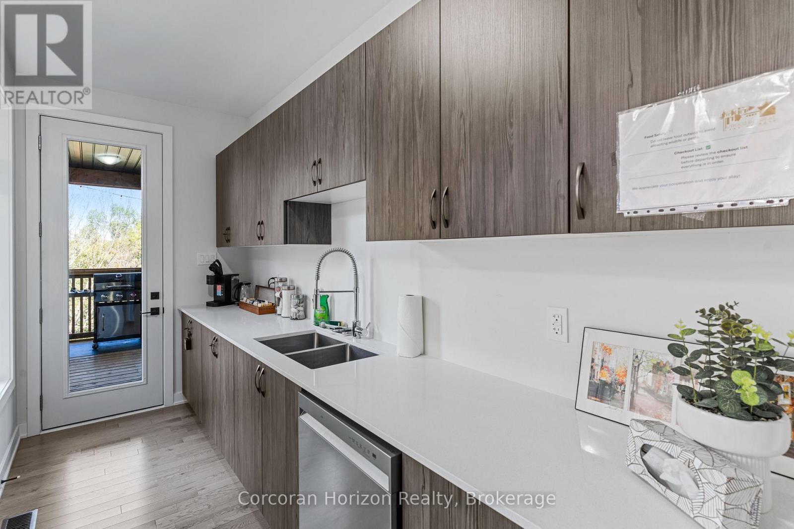 1008 Napier Court, Lake Of Bays, Ontario  P1H 0K1 - Photo 16 - X12926030