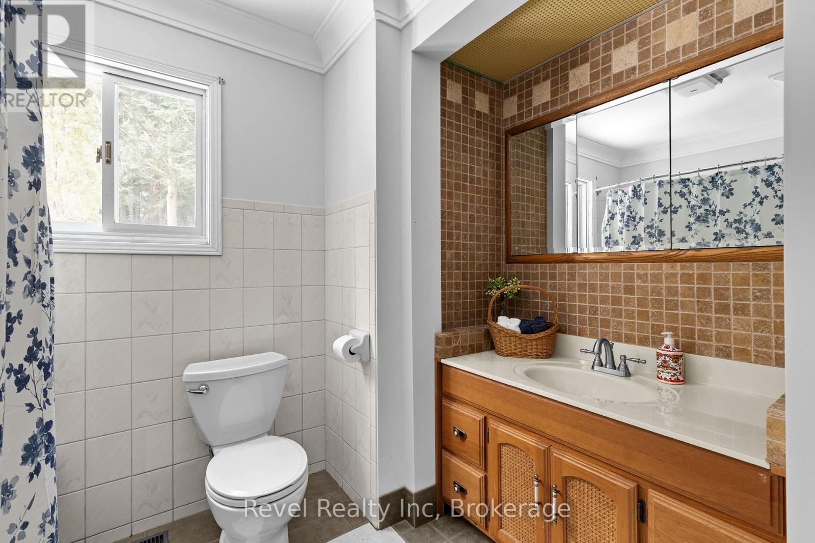 75 Silver Point Drive, Seguin, Ontario  P2A 2W8 - Photo 20 - X12927730