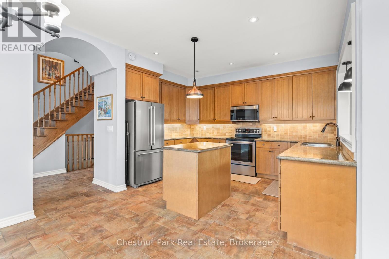 23 Spencer Street, Bracebridge, Ontario  P1L 0B7 - Photo 8 - X12928912