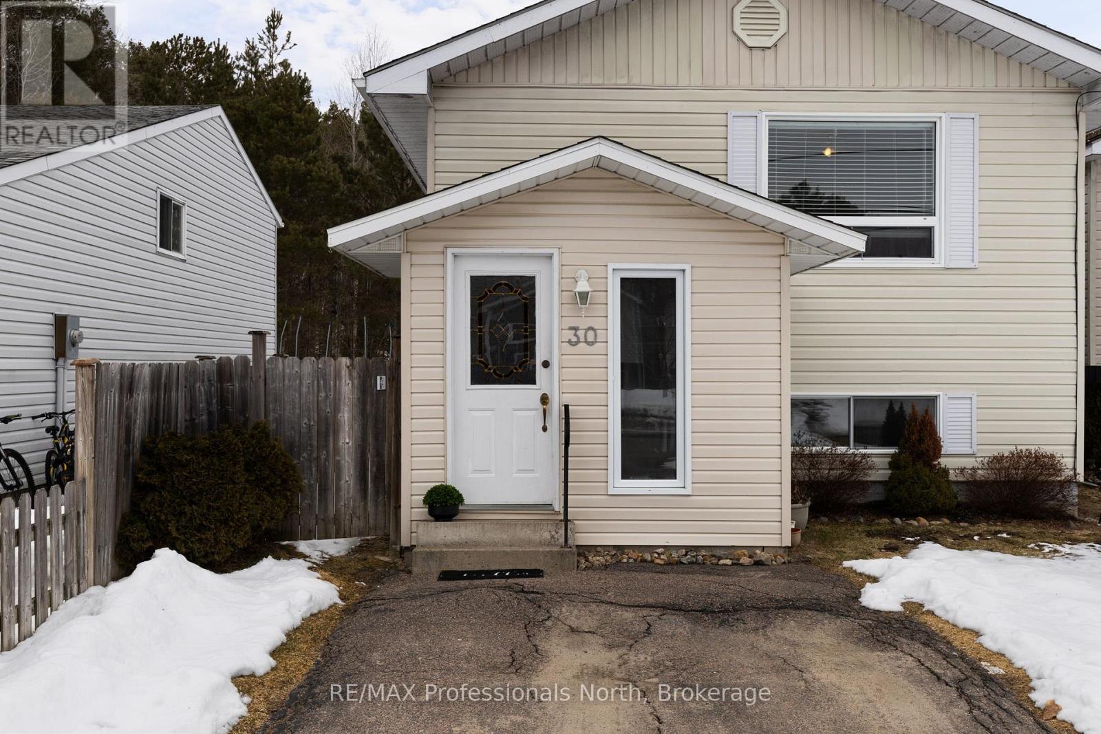 30 Sabrina Park Drive, Huntsville, Ontario  P1H 1L8 - Photo 2 - X12929830