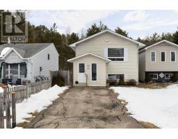 30 SABRINA PARK DRIVE, Huntsville, Ontario