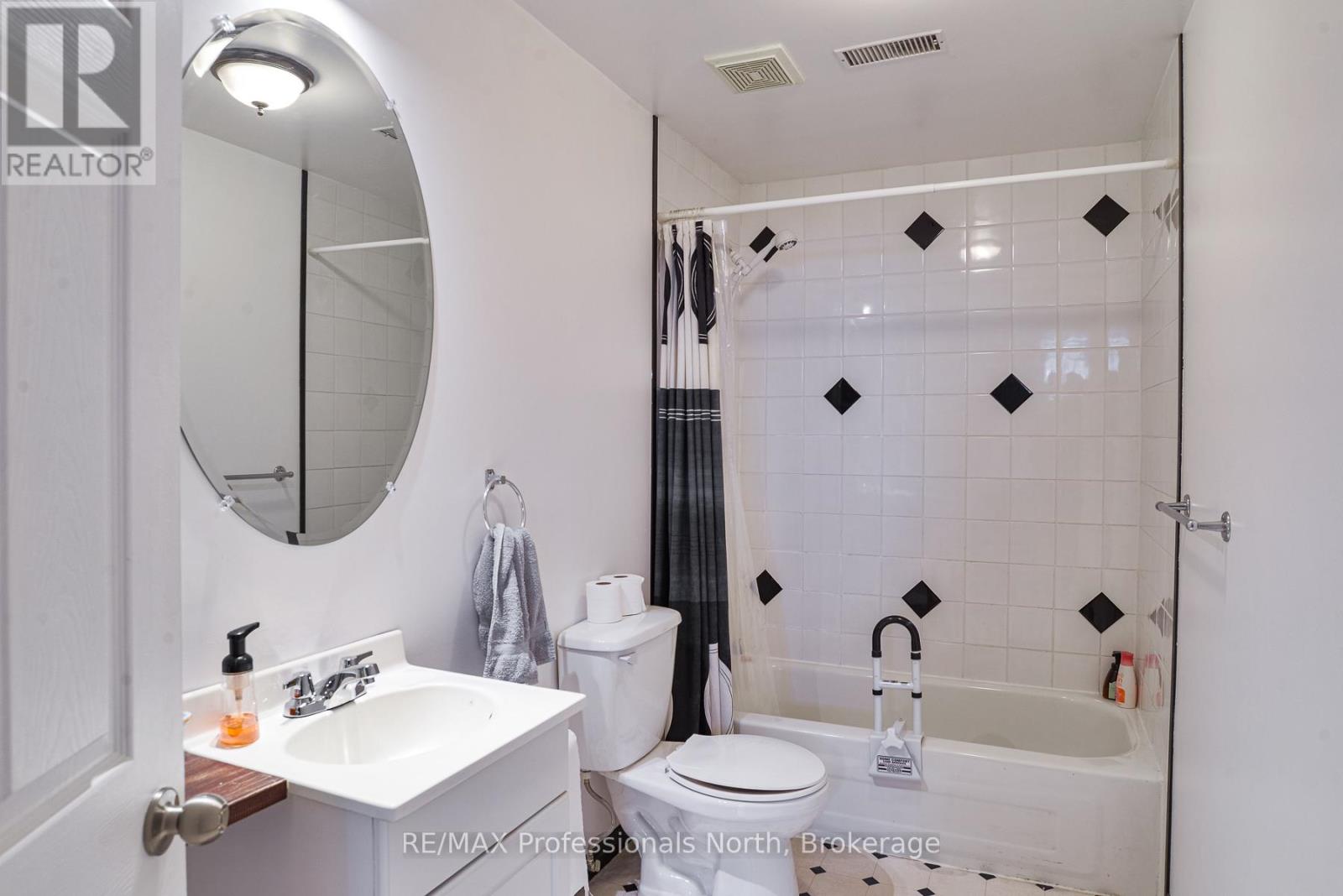 76 Westvale Drive, Bracebridge, Ontario  P1L 1B3 - Photo 18 - X12930628