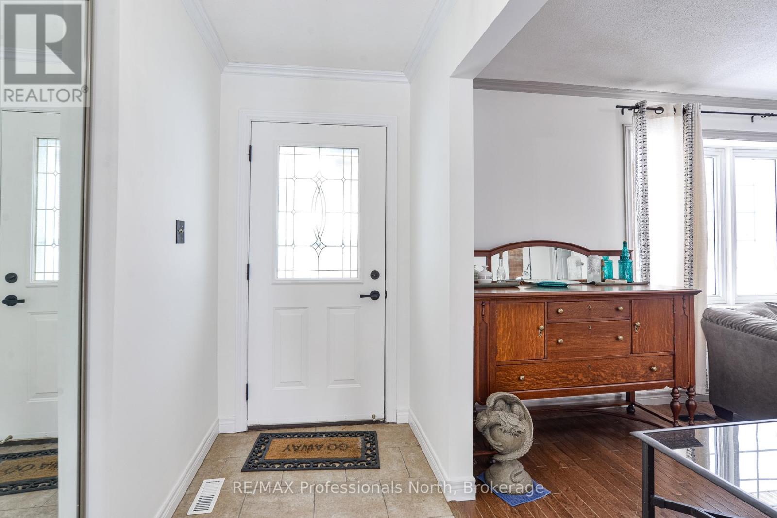 76 Westvale Drive, Bracebridge, Ontario  P1L 1B3 - Photo 3 - X12930628