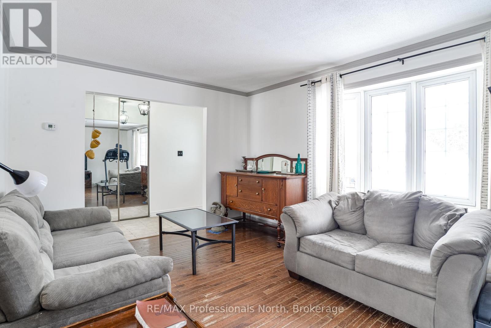 76 Westvale Drive, Bracebridge, Ontario  P1L 1B3 - Photo 4 - X12930628