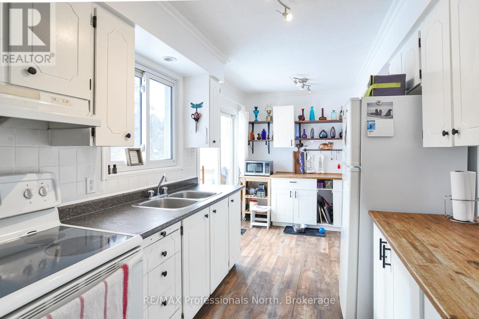 76 Westvale Drive, Bracebridge, Ontario  P1L 1B3 - Photo 5 - X12930628