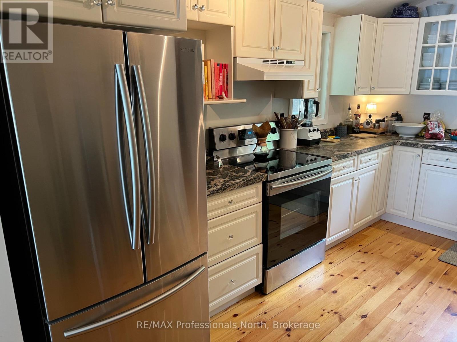 185 Ena Drive, Huntsville, Ontario  P1H 2J4 - Photo 12 - X12931476