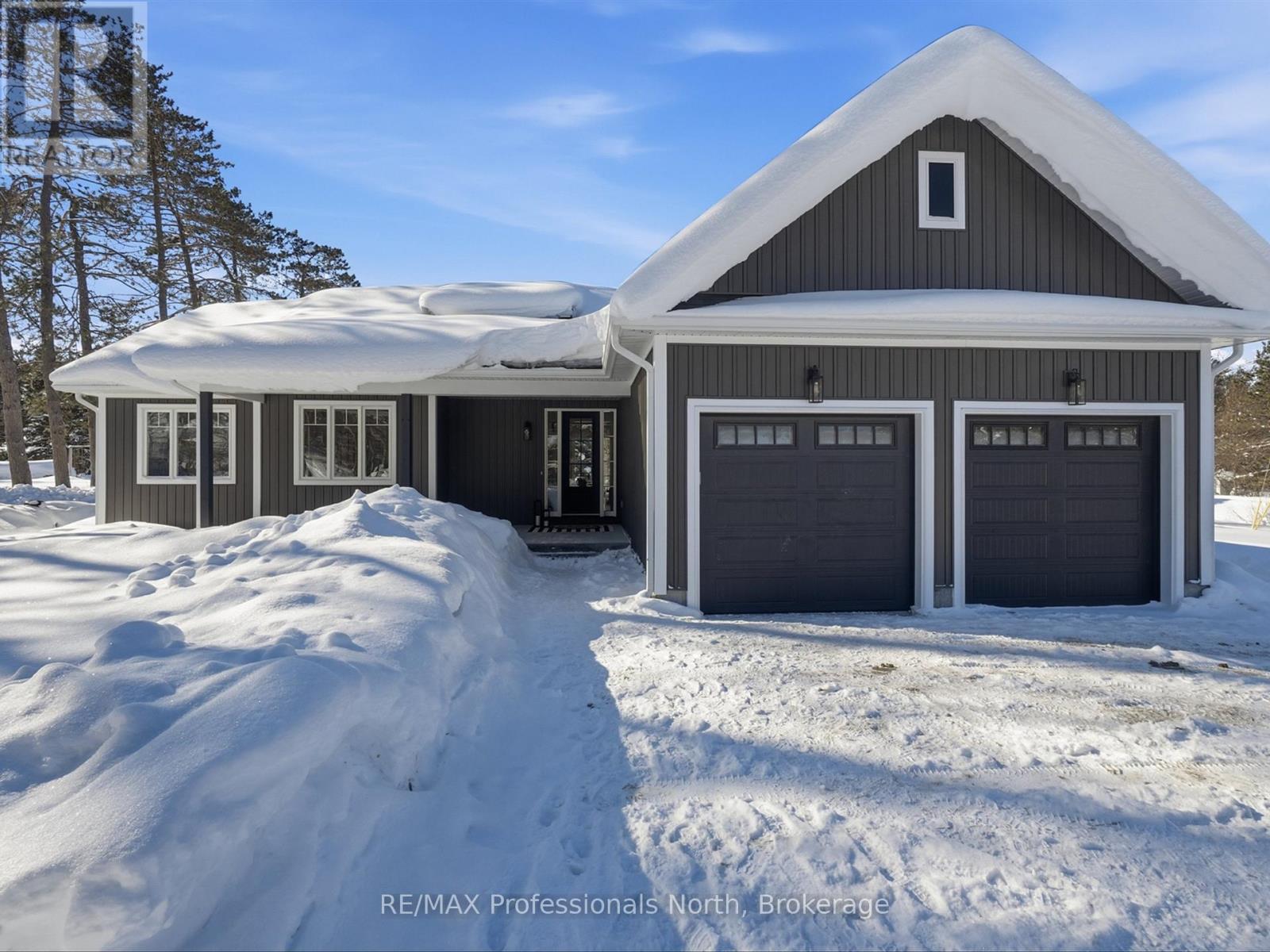 11 Clarkes Lane, Huntsville, Ontario  P0B 1M0 - Photo 1 - X12933168