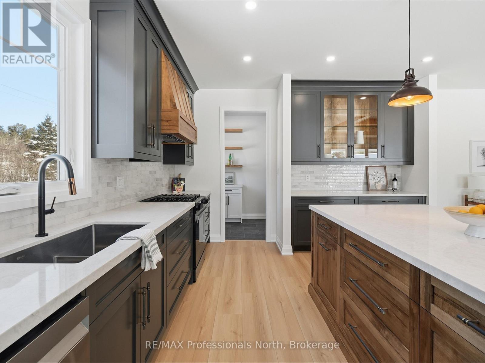 11 Clarkes Lane, Huntsville, Ontario  P0B 1M0 - Photo 10 - X12933168