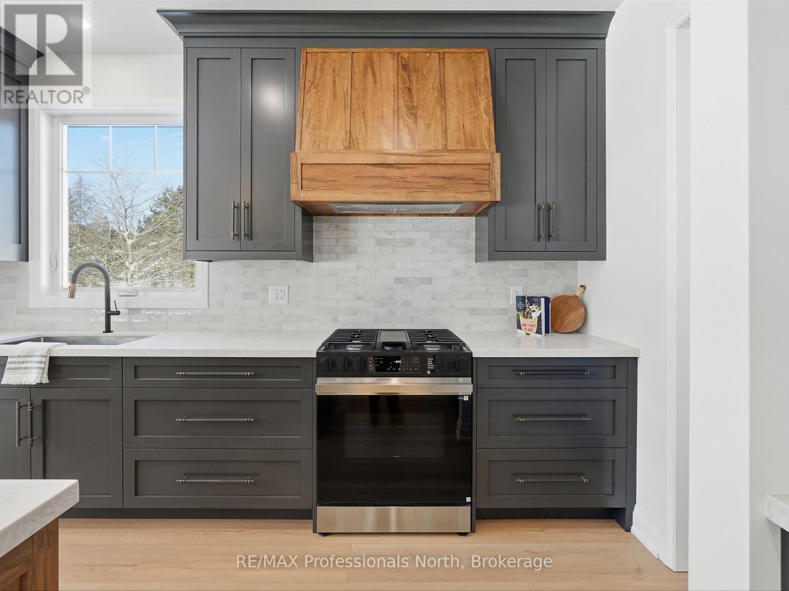 11 Clarkes Lane, Huntsville, Ontario  P0B 1M0 - Photo 13 - X12933168