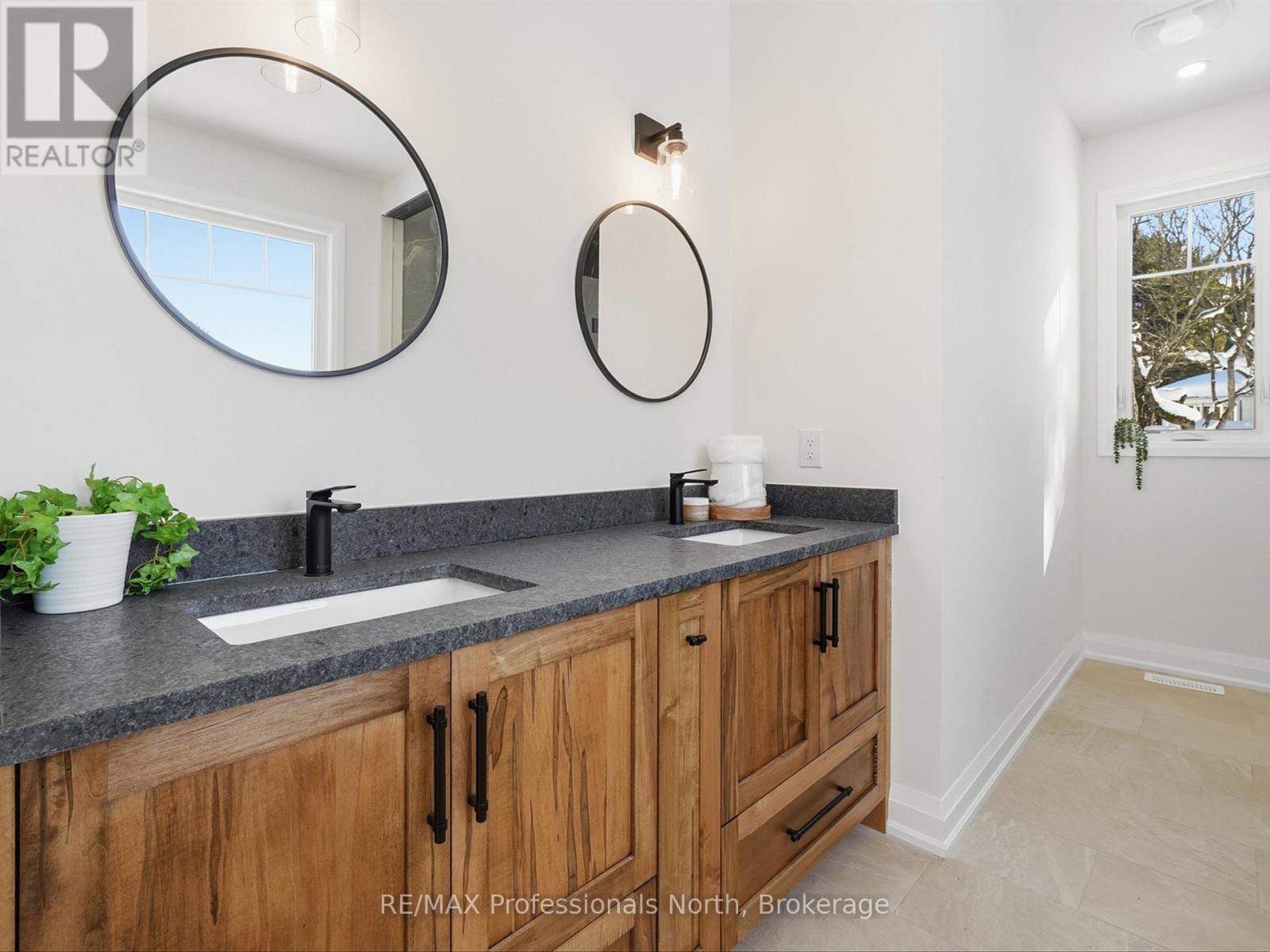 11 Clarkes Lane, Huntsville, Ontario  P0B 1M0 - Photo 33 - X12933168