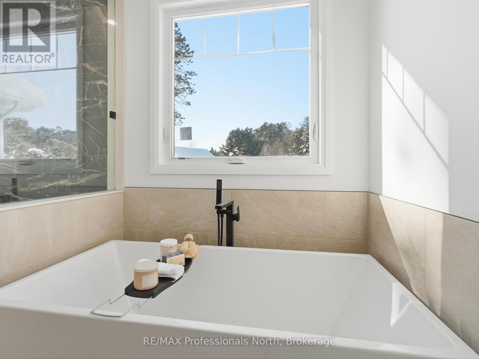 11 Clarkes Lane, Huntsville, Ontario  P0B 1M0 - Photo 34 - X12933168