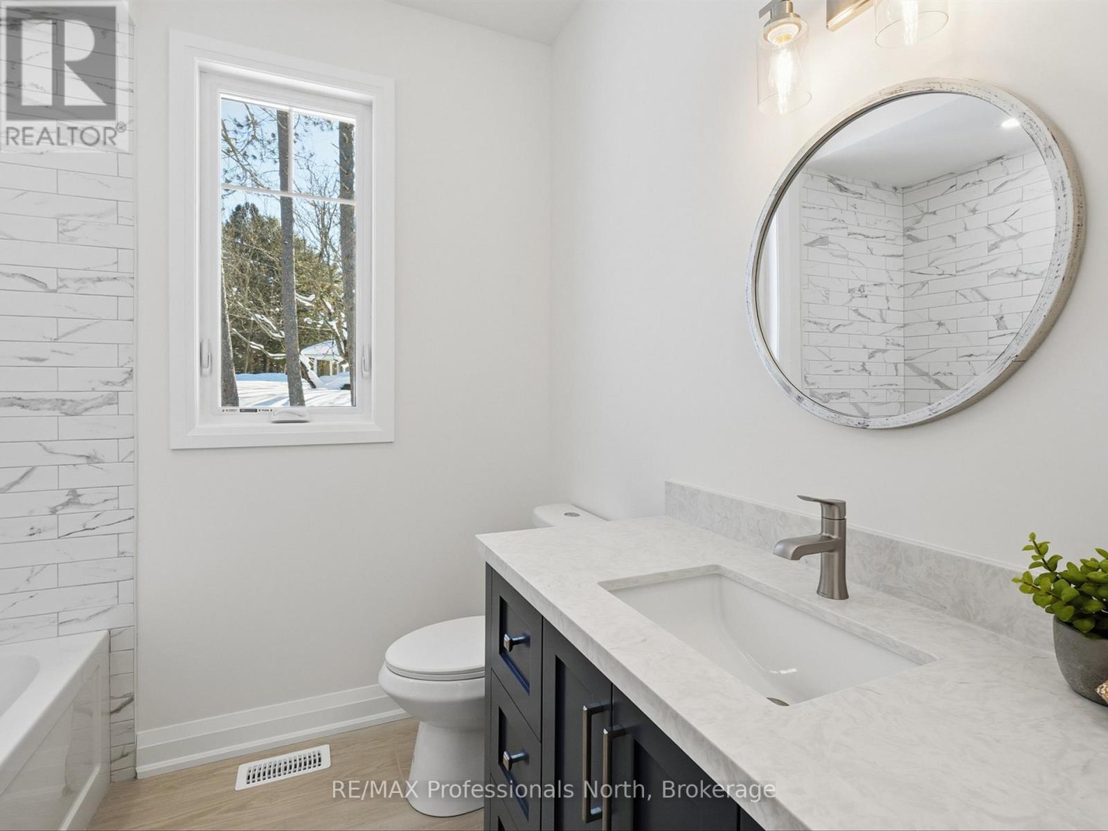 11 Clarkes Lane, Huntsville, Ontario  P0B 1M0 - Photo 39 - X12933168