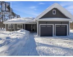 11 CLARKES LANE, Huntsville, Ontario