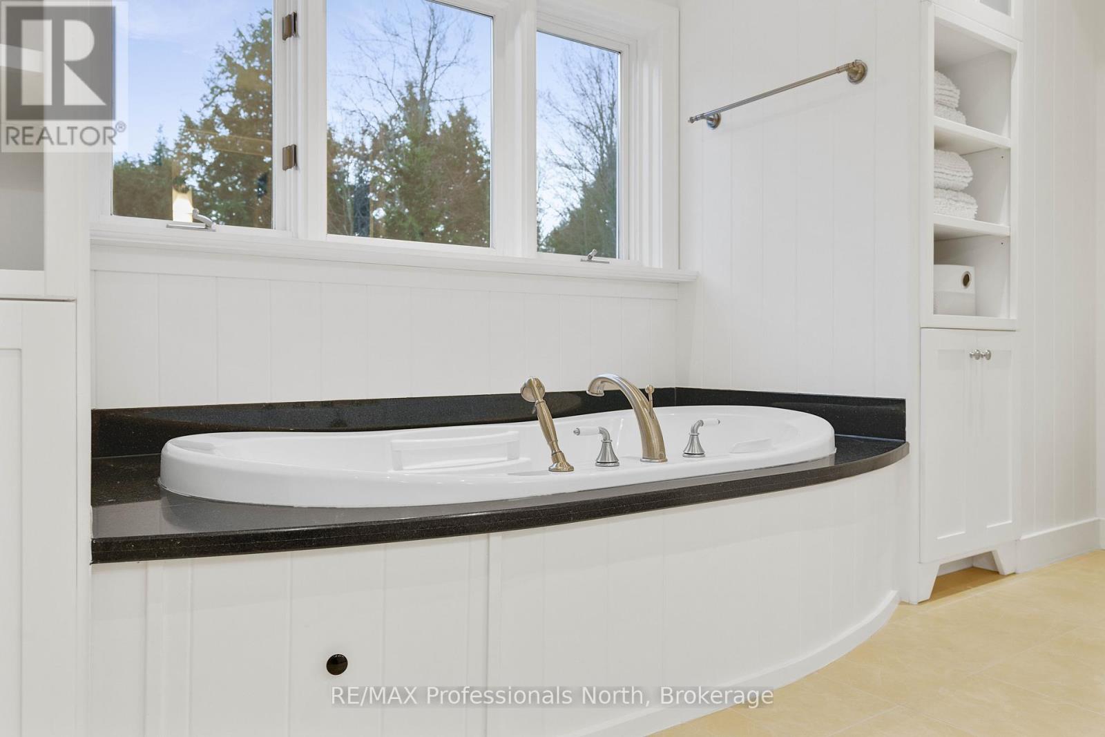 1656 Muskoka Beach Road, Bracebridge, Ontario  P1P 1R1 - Photo 30 - X12935650